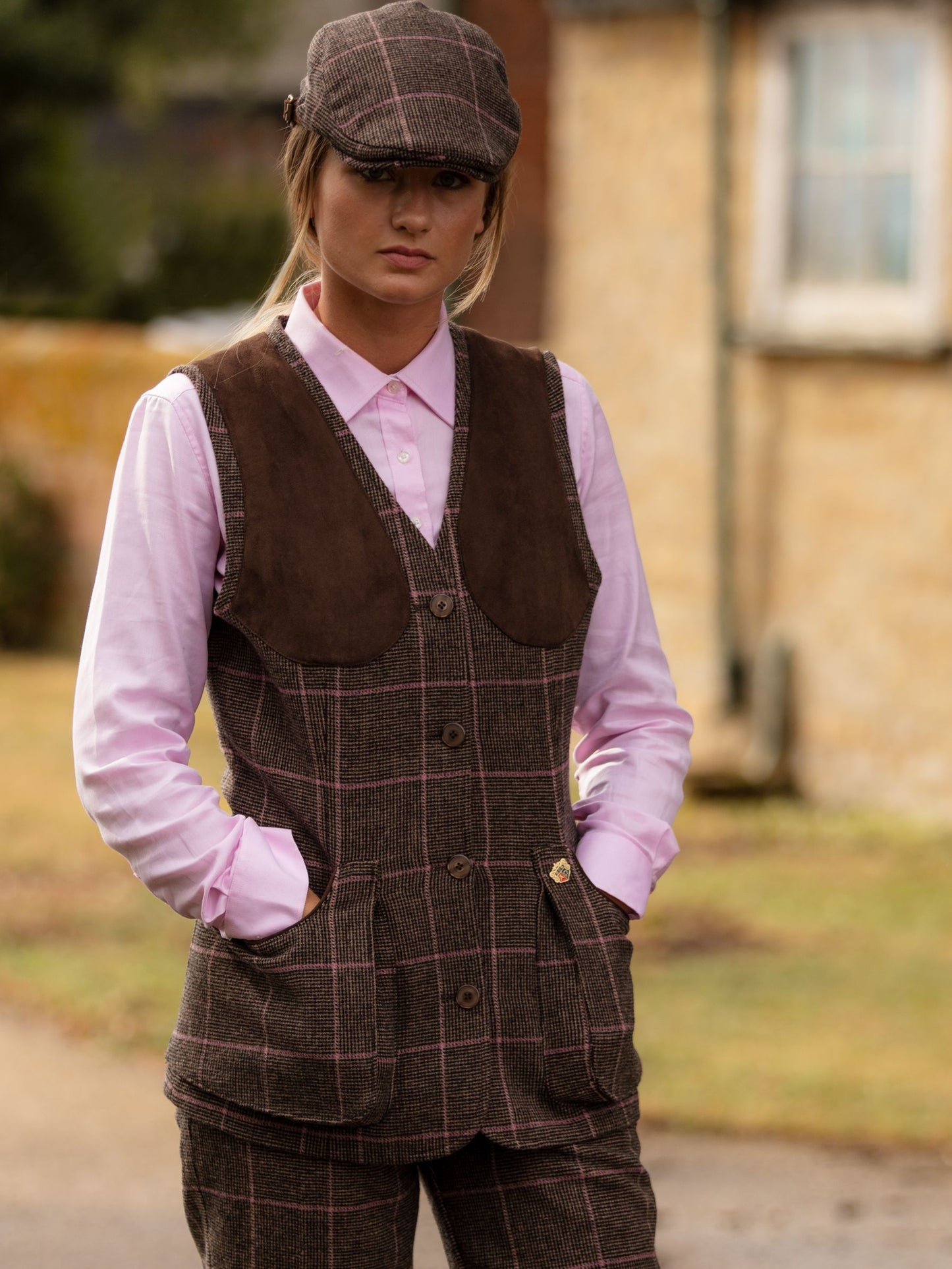 Combrook Ladies Tweed Shooting Waistcoat In Ebony - Regular Fit