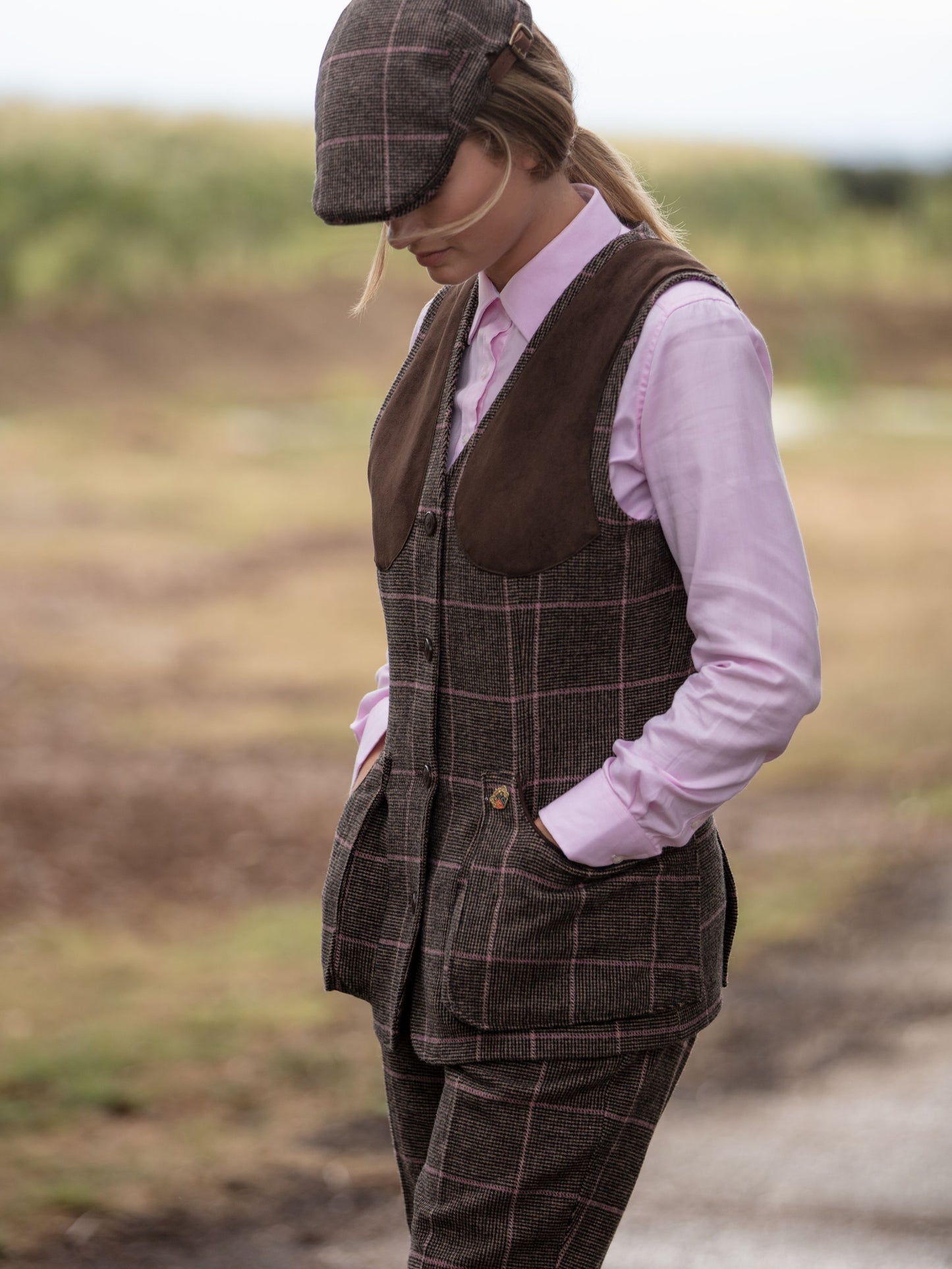 Combrook Ladies Tweed Shooting Waistcoat In Ebony - Regular Fit