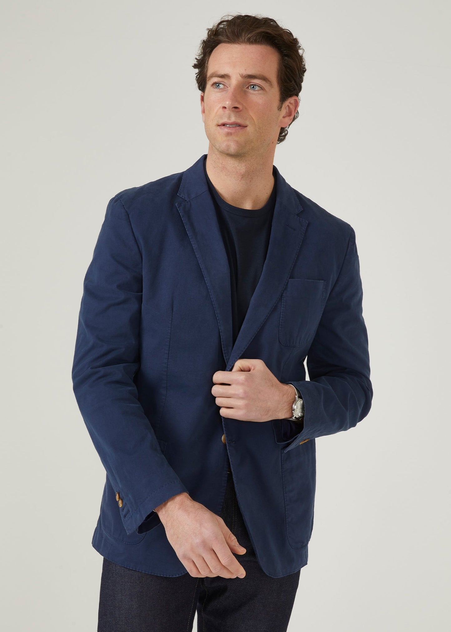 Navy blue men's blazer with 2 button fastening.