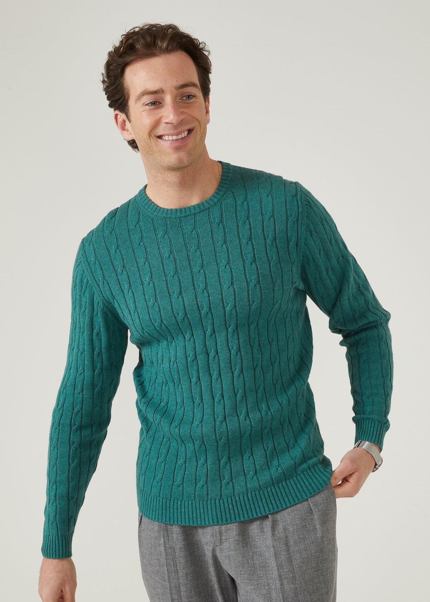 cotton cashmere jumper in moorland green with a crew neck design.