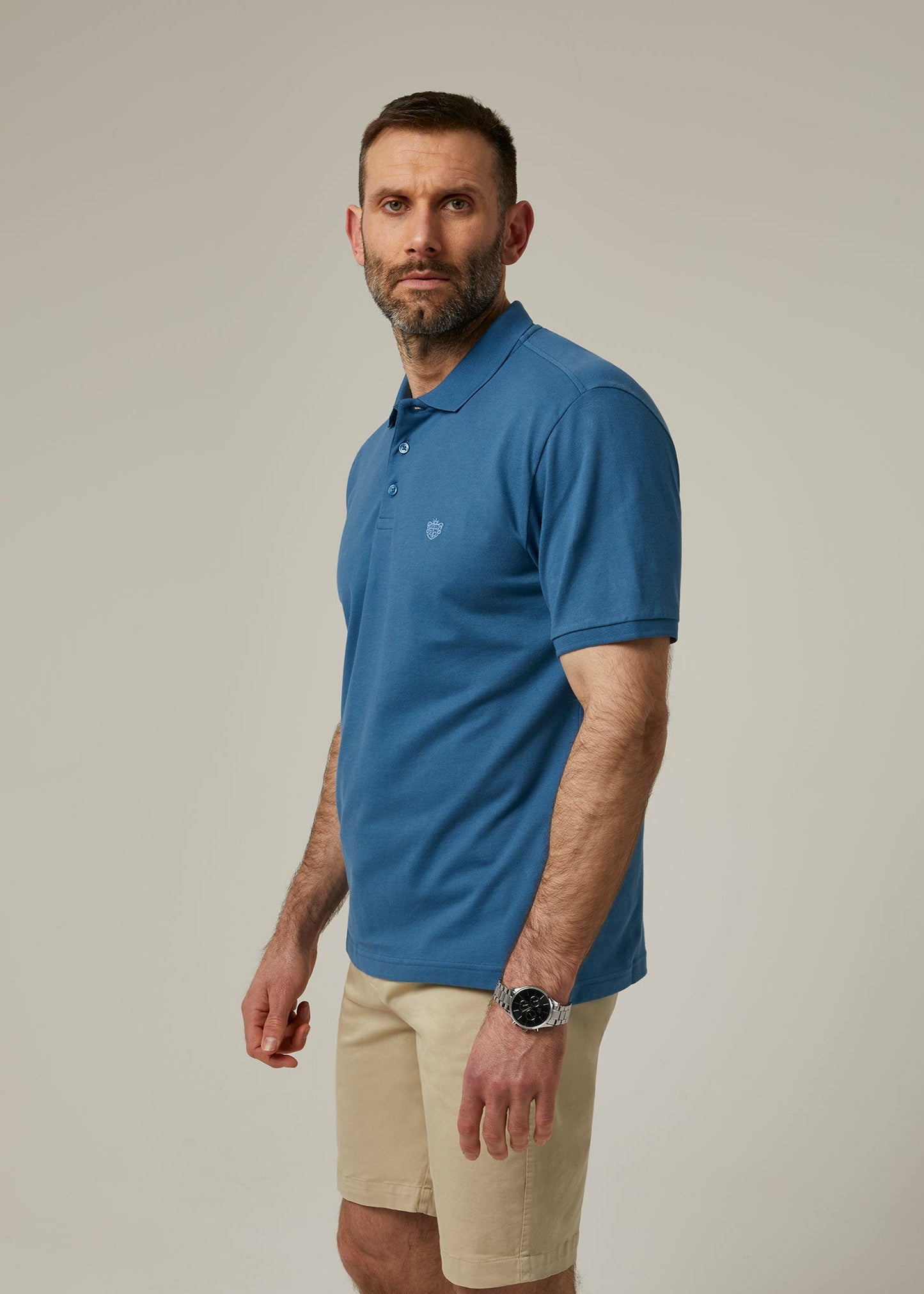 Alan Paine men's short sleeved polo shirt in mid-blue